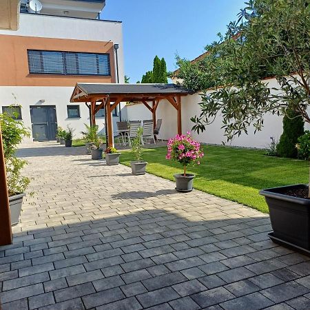 Penthouse Griemann 2 Fuer Max 4 Personen Mit Eigener Grosser Dachterrasse Zum Relaxen! Illmitz Buitenkant foto
