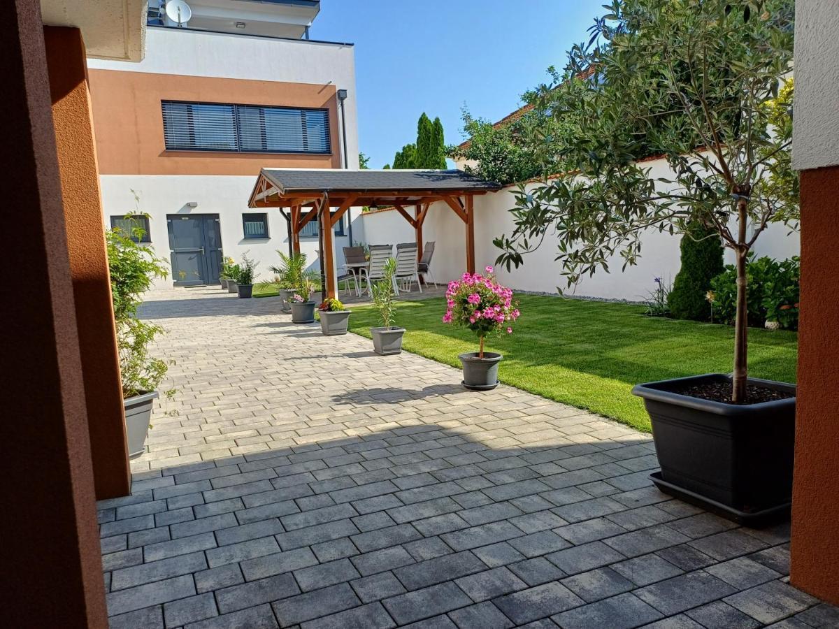 Penthouse Griemann 2 Fuer Max 4 Personen Mit Eigener Grosser Dachterrasse Zum Relaxen! Illmitz Buitenkant foto