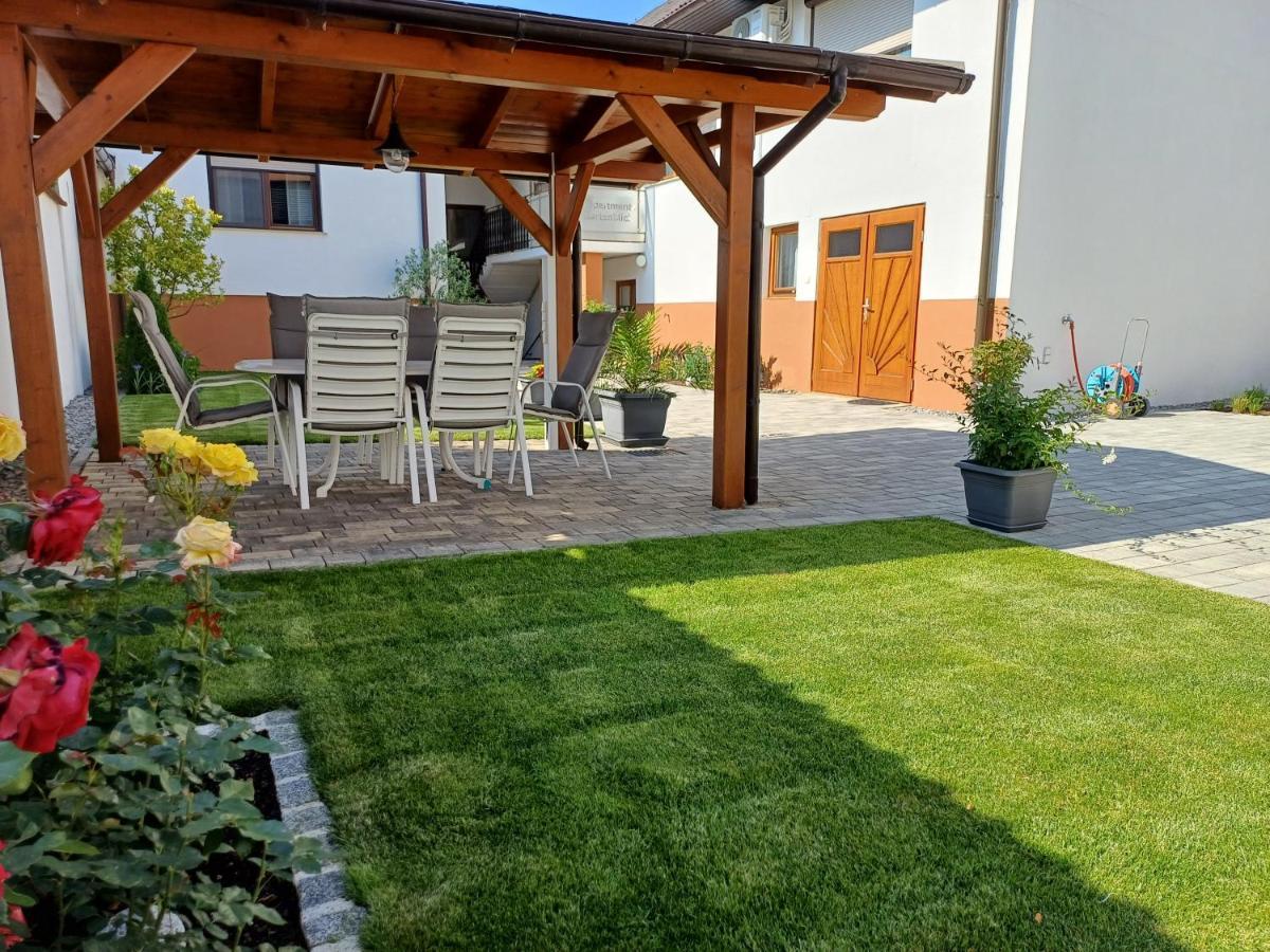 Penthouse Griemann 2 Fuer Max 4 Personen Mit Eigener Grosser Dachterrasse Zum Relaxen! Illmitz Buitenkant foto