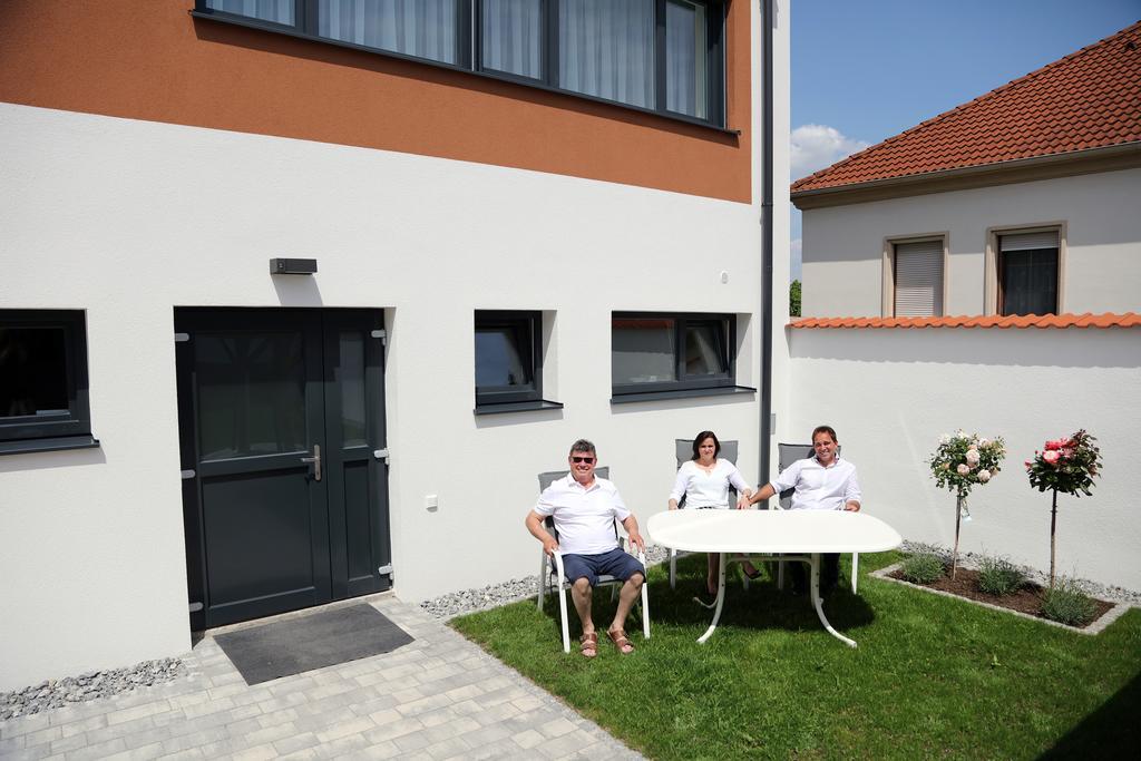 Penthouse Griemann 2 Fuer Max 4 Personen Mit Eigener Grosser Dachterrasse Zum Relaxen! Illmitz Buitenkant foto